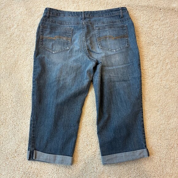 Faded Glory Capri Jeans Faded Cuffed Leg Bottoms - Picture 5 of 10